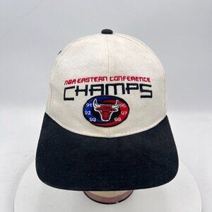 NBA Eastern Conference Chicago Bulls Starter White Black Snapback Hat